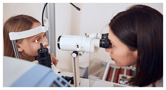 Child in an eye exam with her eye doctor