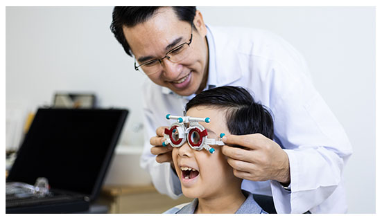 Child in an eye exam with his eye doctor