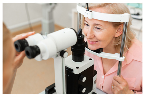 doctor-examine-senior