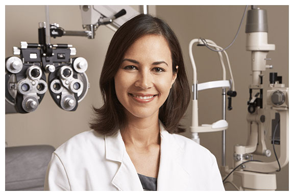 Experienced eye doctor at La Paz